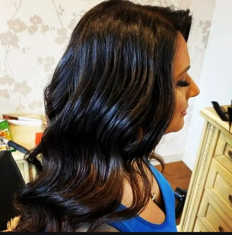 Glossy brunette waves after styling